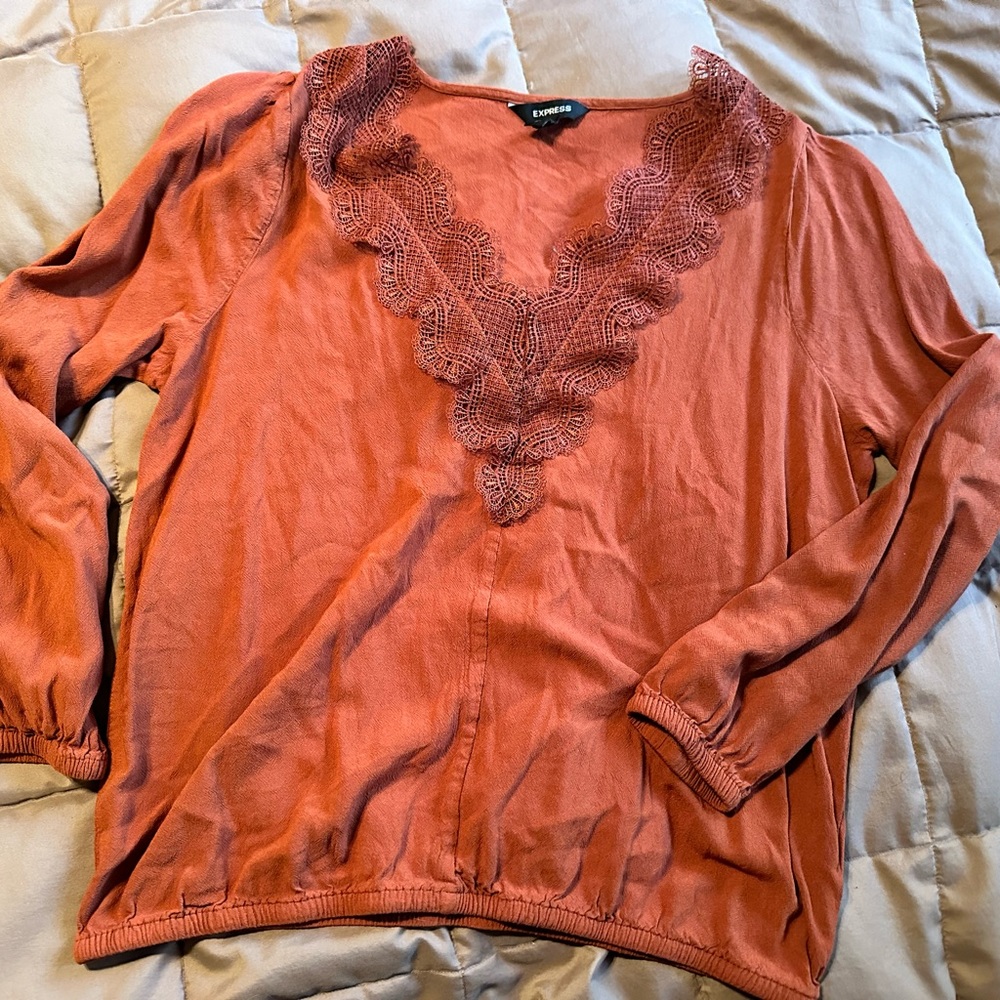Express size small. Rust colored top.